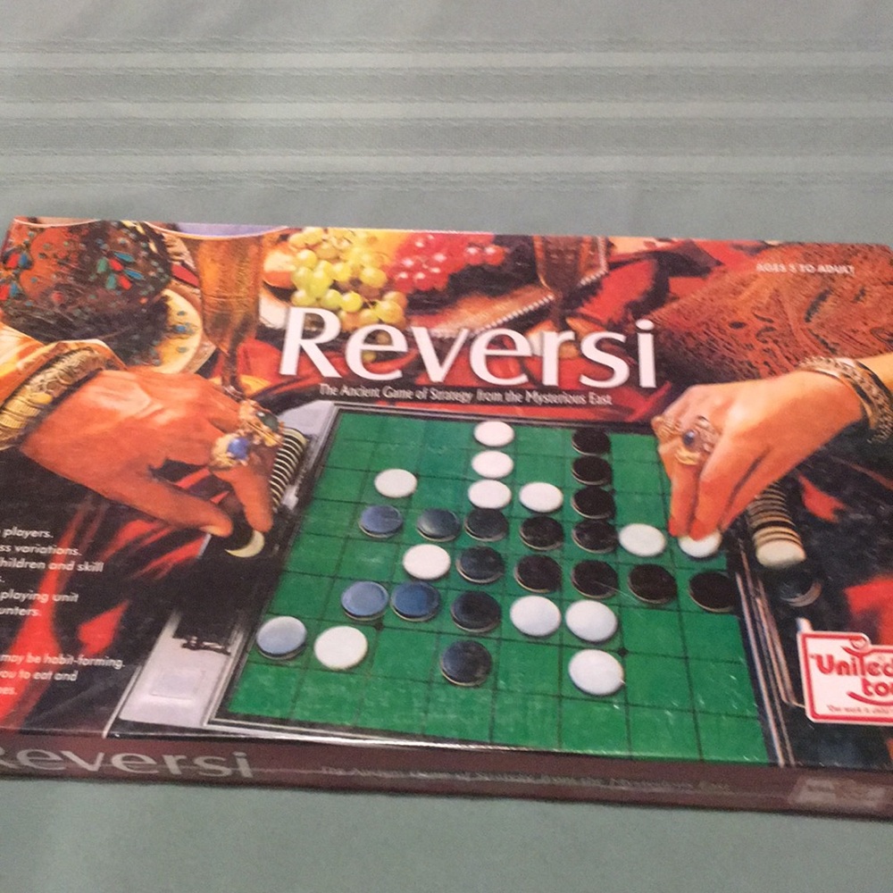 Reversi-Ancient Game Of Strategy NEW Ages 5 to 105